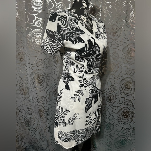 Black White Palm Print Short Wrap Dress - Picture 4 of 5